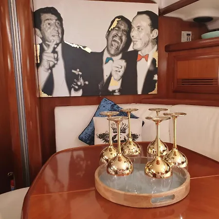 Botel Luxury Yacht 