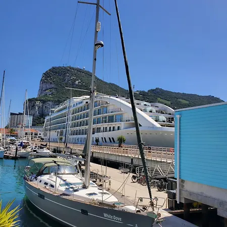 Botel Luxury Yacht 