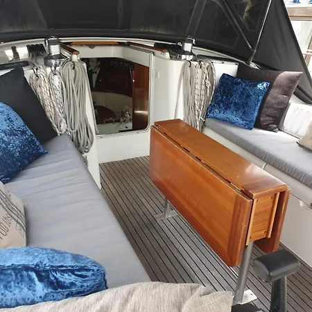 Botel Luxury Yacht 