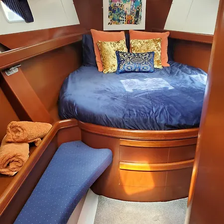 Botel Luxury Yacht 