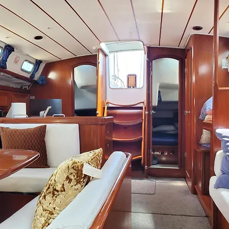 Botel Luxury Yacht 