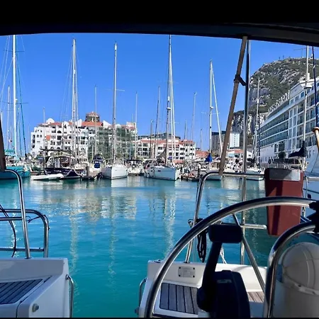 Botel Luxury Yacht 