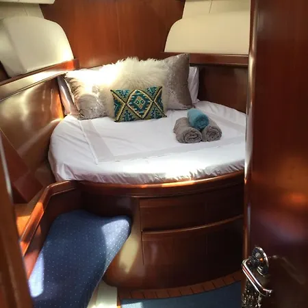 Botel Luxury Yacht 